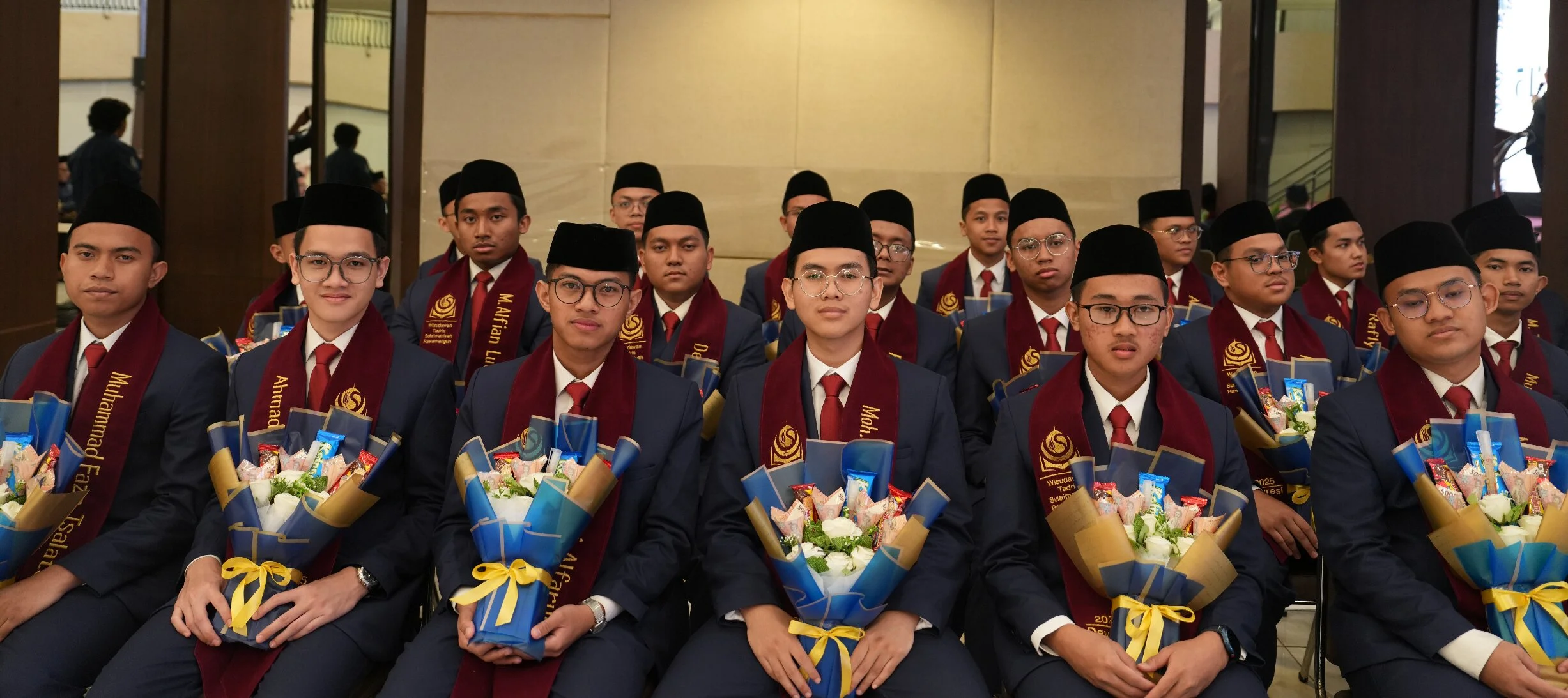 Foto 7 dari album Wisuda Sponsor Tahfidz 2025